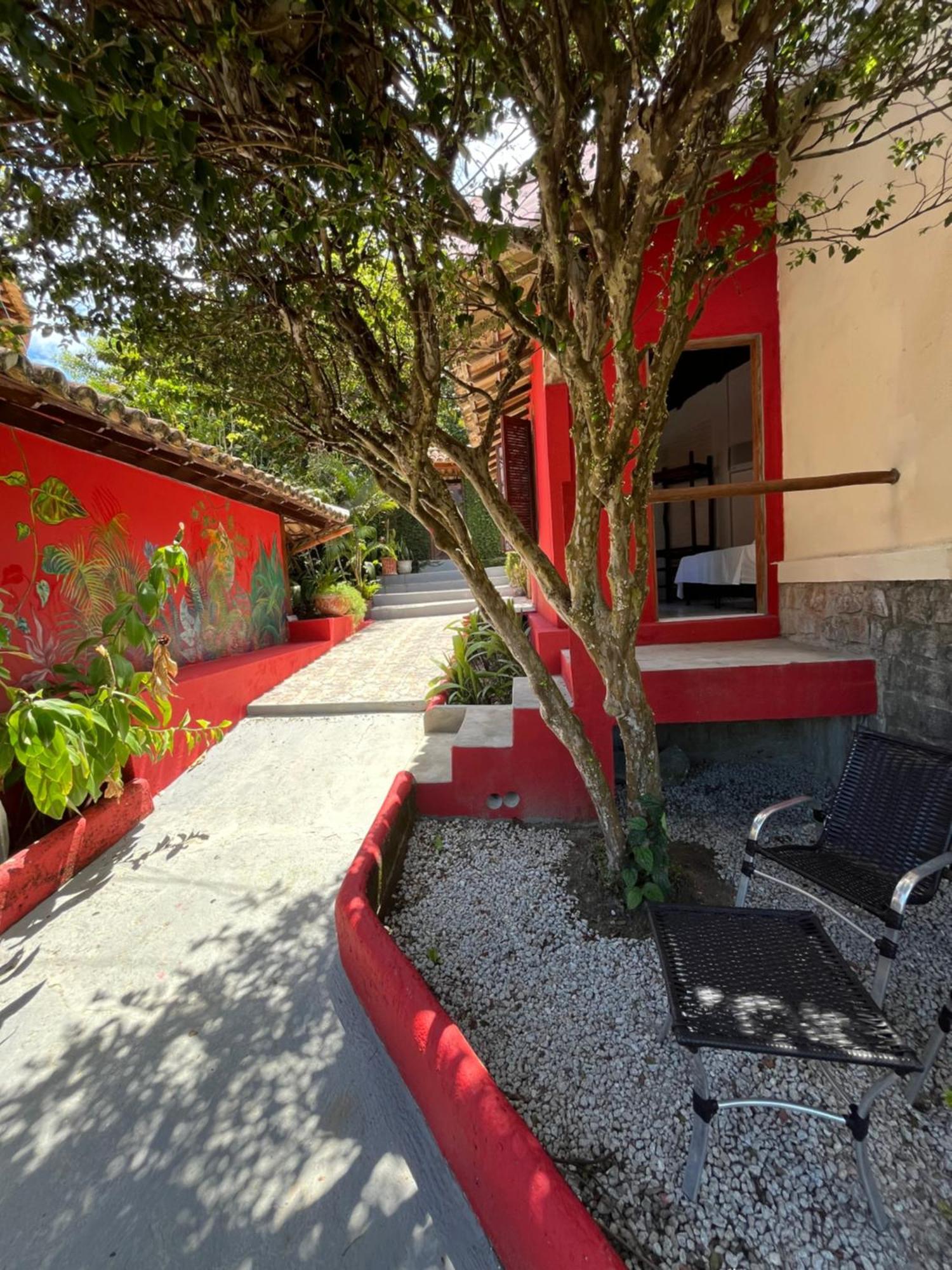 Novos Baianos Hostel E Pousada Porto Seguro Exterior photo A typical street in the city