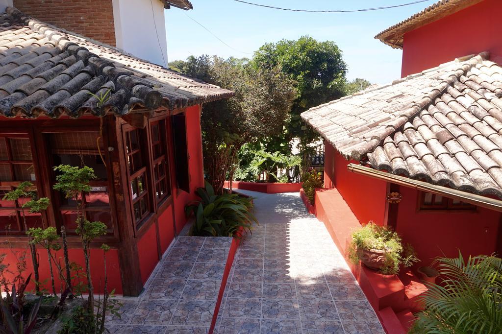 Novos Baianos Hostel E Pousada Porto Seguro Exterior photo A street in the village