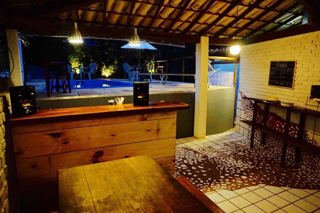 Novos Baianos Hostel E Pousada Porto Seguro Exterior photo The bar at the beach resort