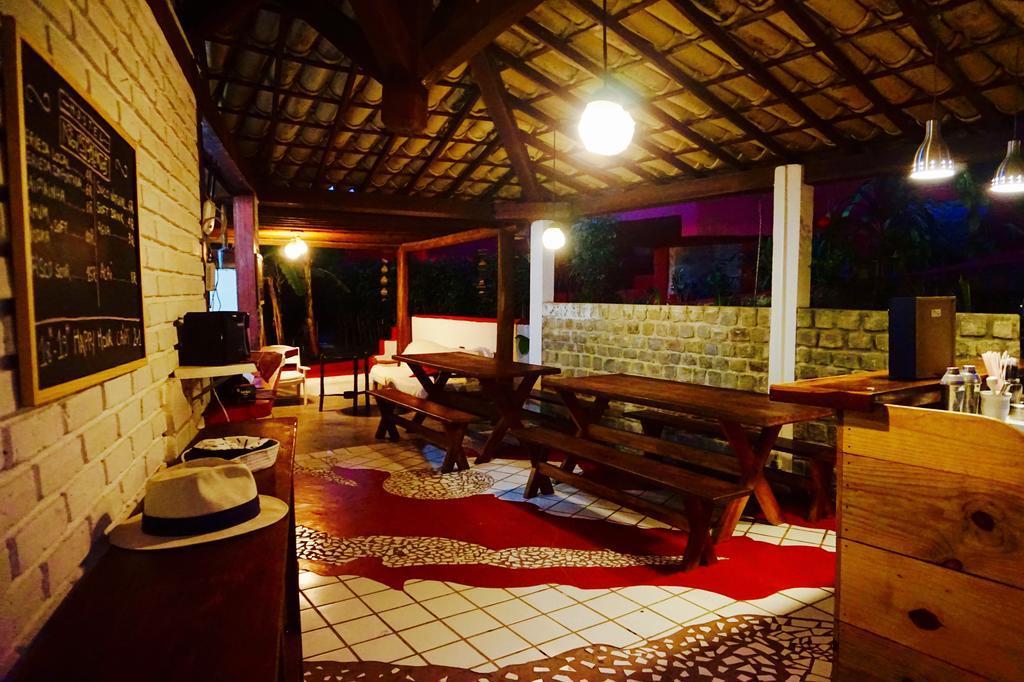 Novos Baianos Hostel E Pousada Porto Seguro Exterior photo The interior of the restaurant